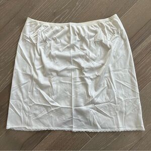 Vanity Fair White Skirt Slip